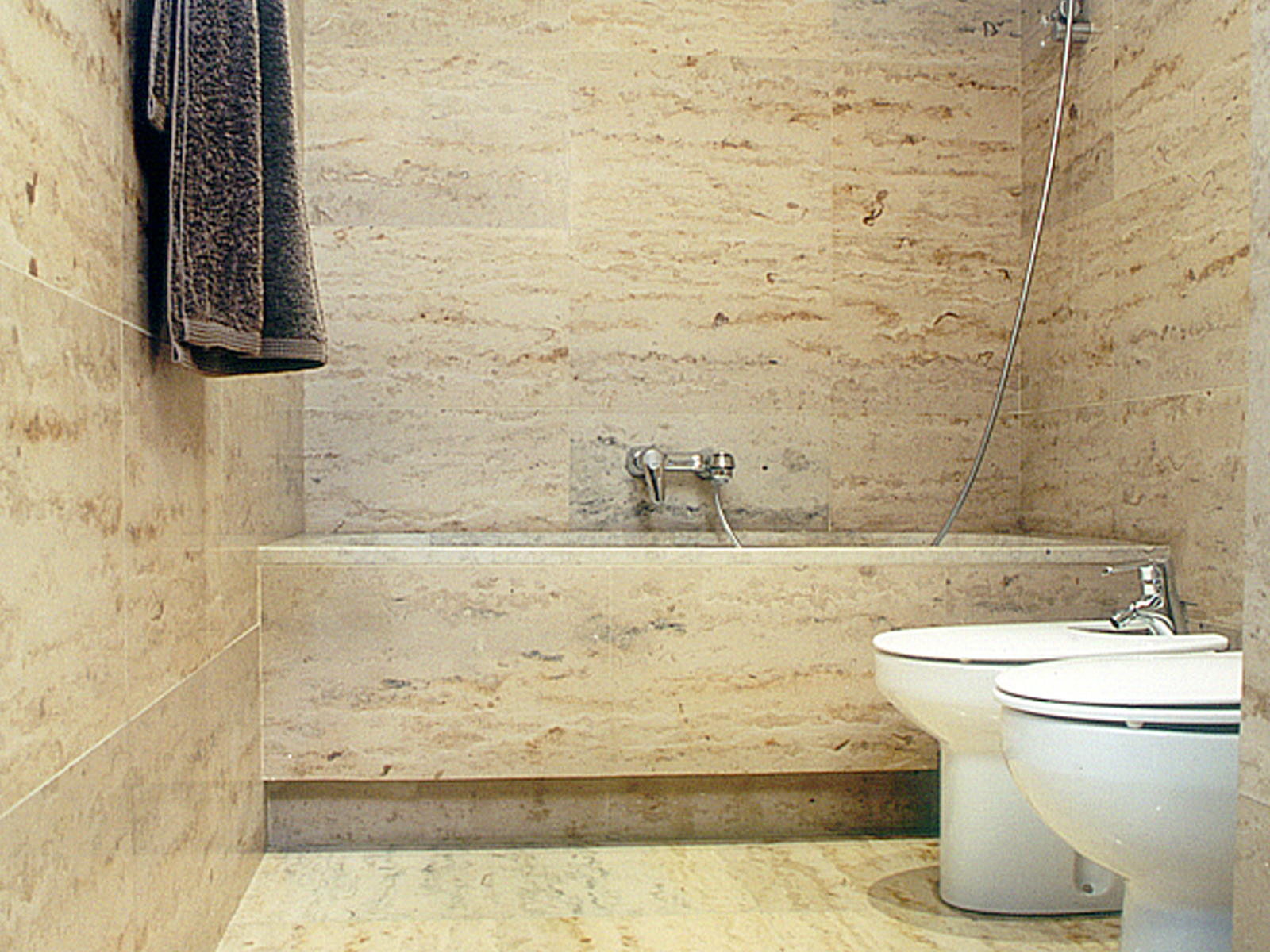 baño solnhofen melange veteado