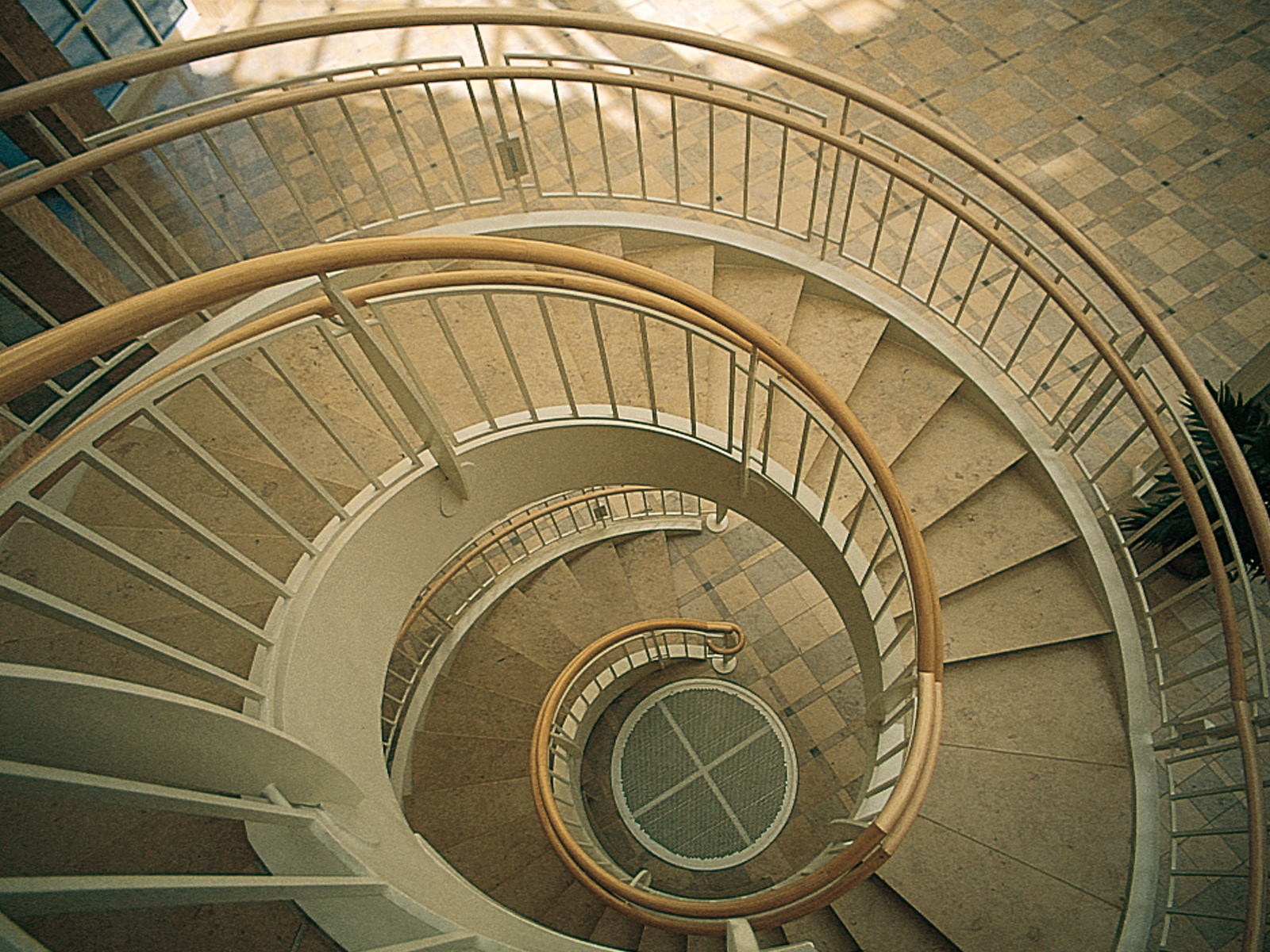 solnhofen melange escalera circular